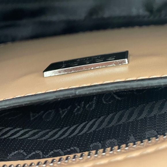 PRADA HAND BAG - Picture 10 of 12